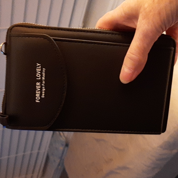 Forever Lovely Handbags - NWOT Women Crossbody Cell Phone Bag / Shoulder Purse with Credit Card Slots